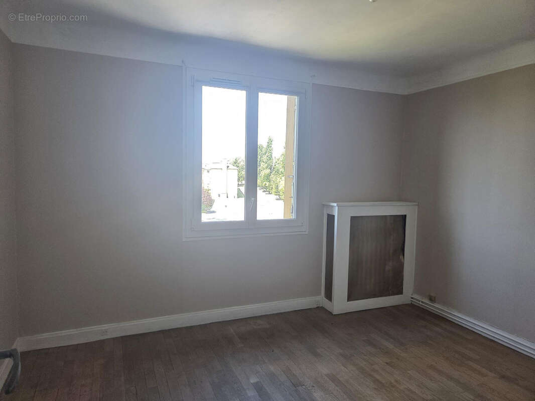À Vendre : Grand Appartement Traversant de 4 Pièces - photo 7