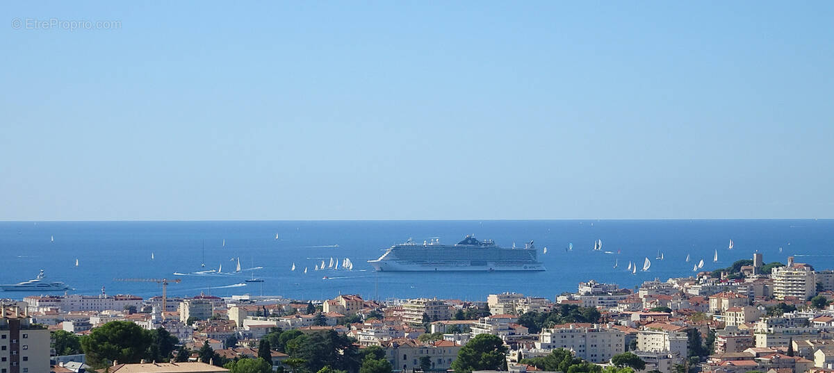 Appartement à LE CANNET