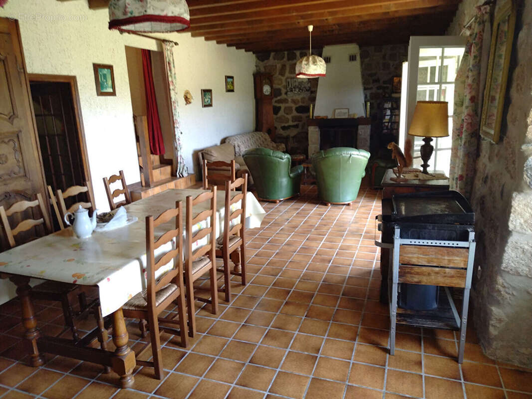 Maison à PRESAILLES