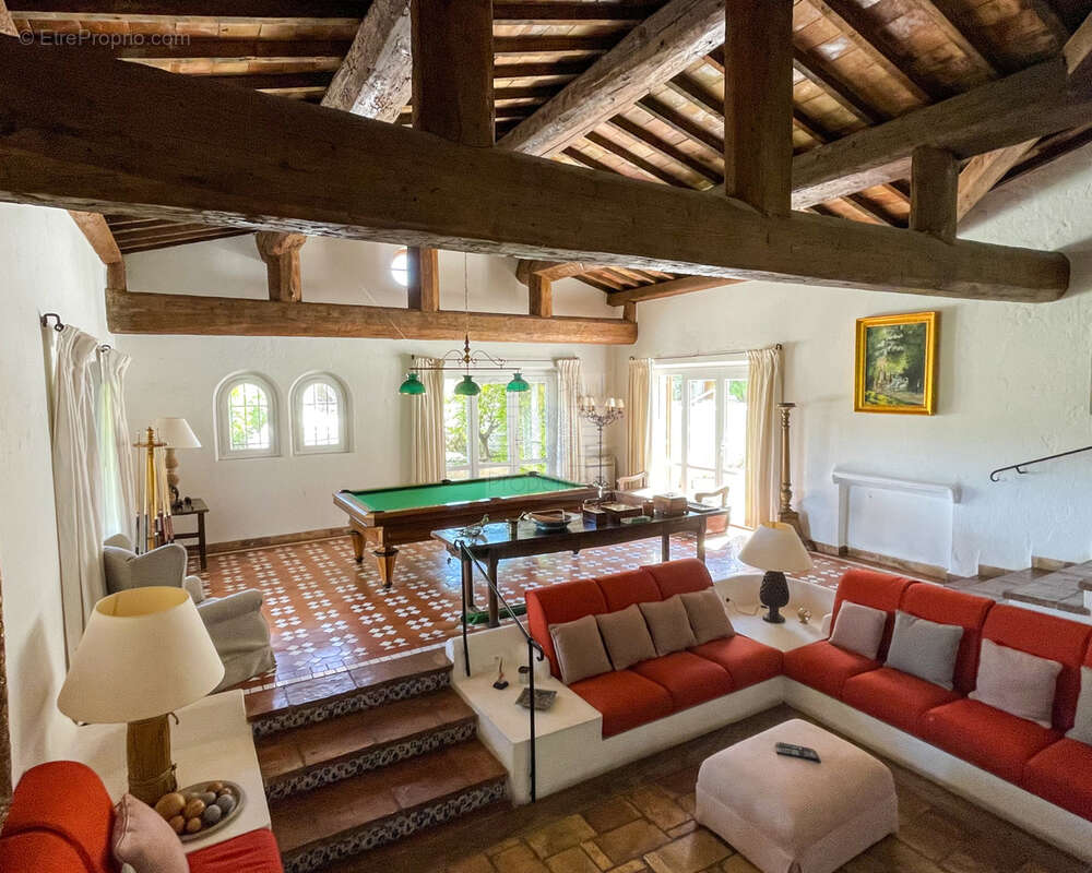 Superbe propriété - 437m2 - Domaine fermé - photo 7