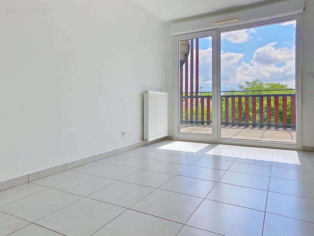Appartement à MEYZIEU