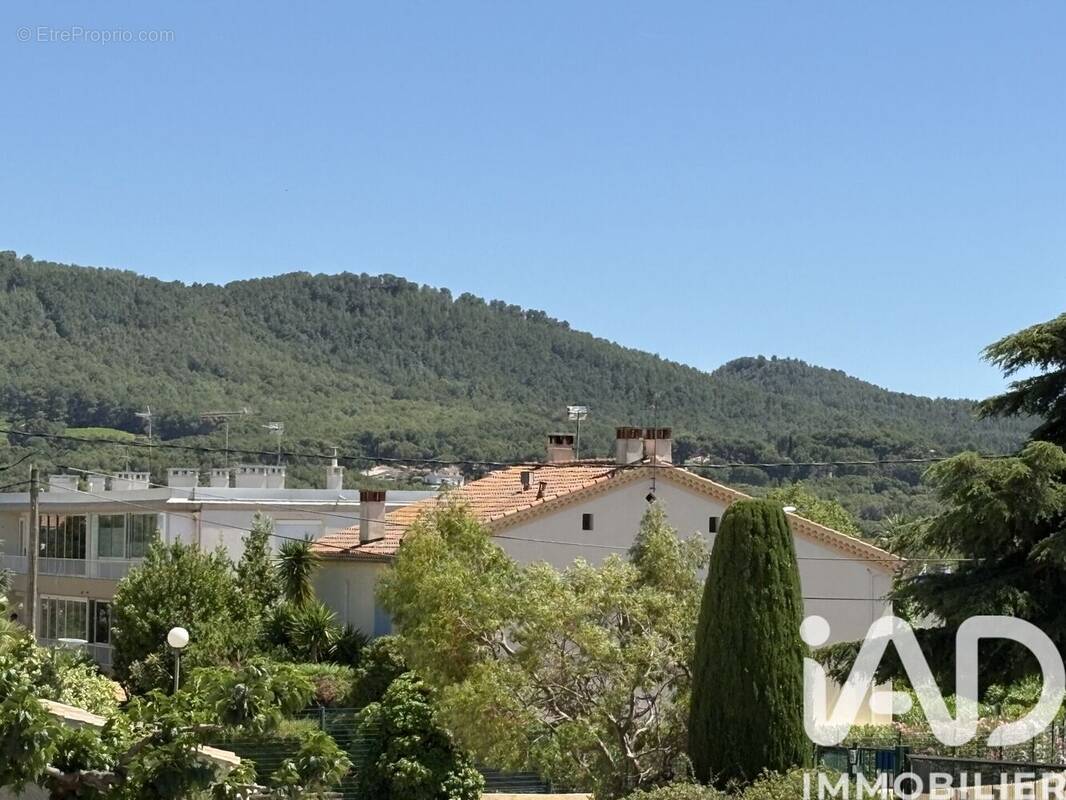 Photo Appartement à Saint-Cyr-Sur-Mer au prix de 315 000€