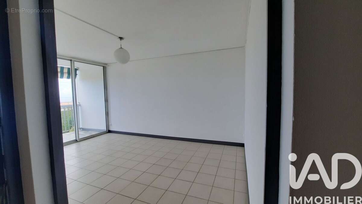 Photo 2 - Appartement à SAINT-DENIS