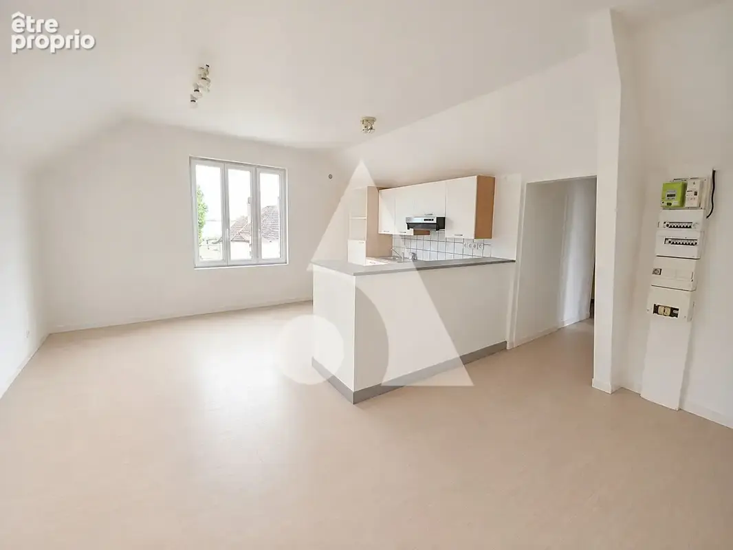 Immeuble de rapport à Maubeuge : 5 logements, un commerce et un potentiel locatif à étudier - photo 2