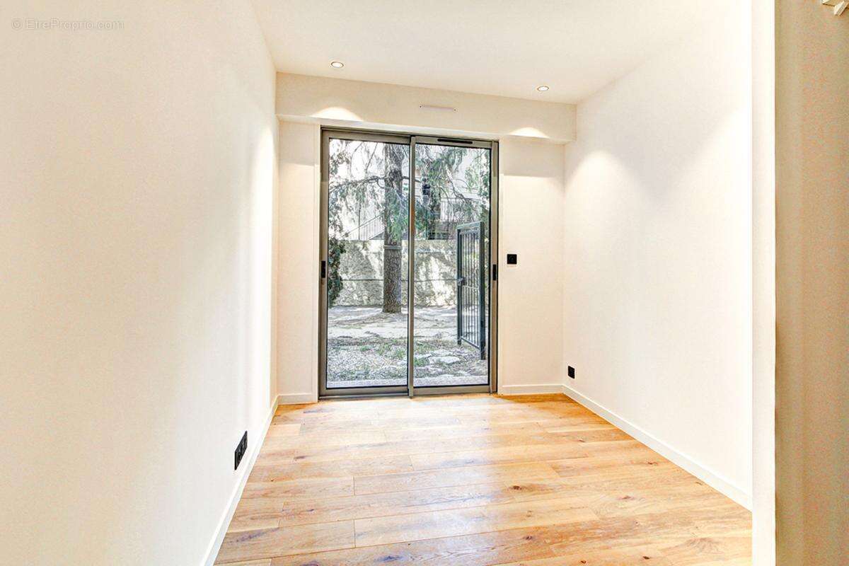 Appartement 4 pieces renove en rez de jardin - photo 8