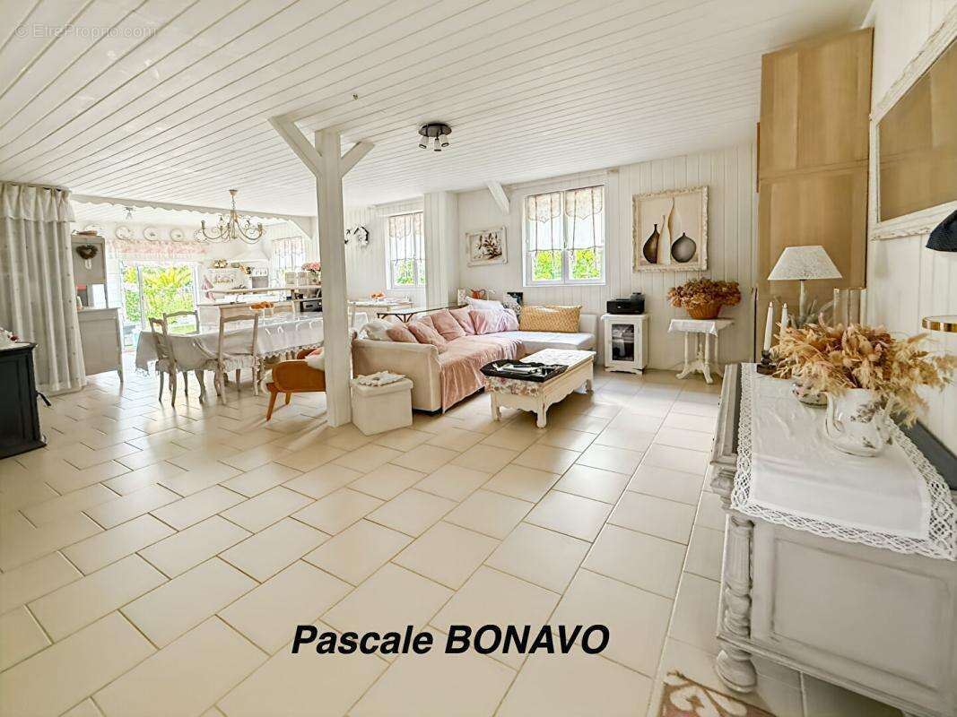 Maison à VENDAYS-MONTALIVET