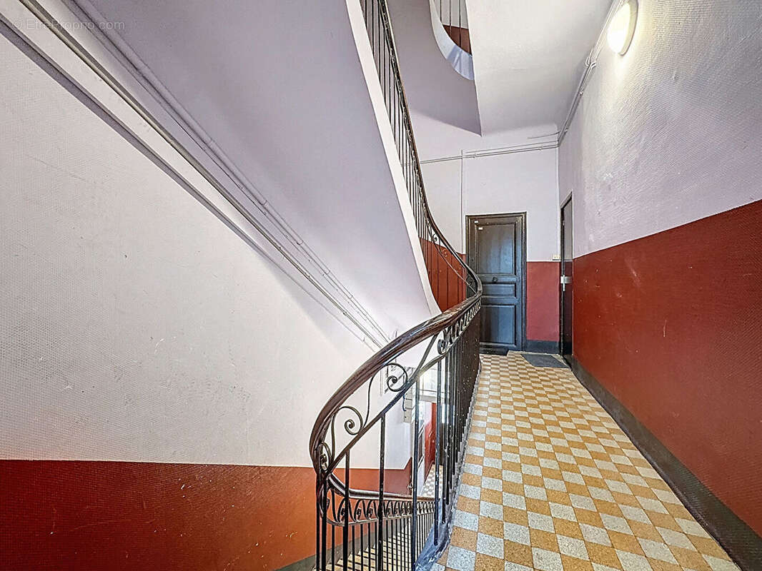 Appartement à MARSEILLE-1E