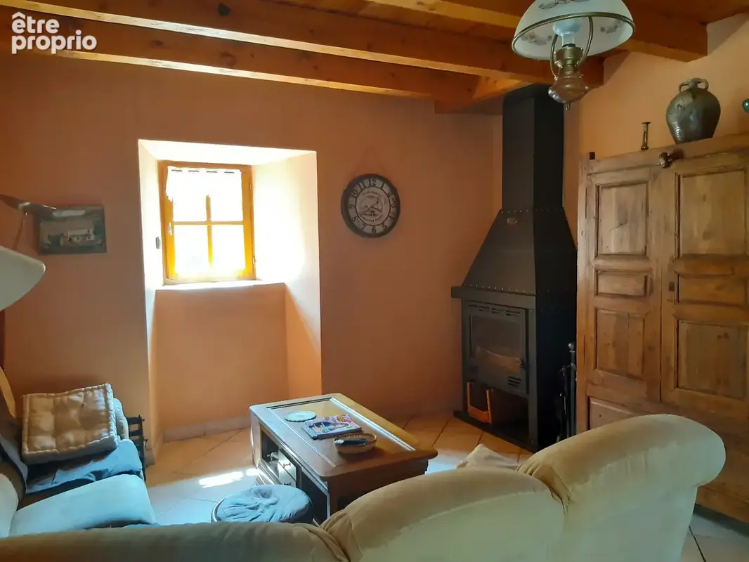 Jolie ferme indépendante avec 2 200 m2 de terrain attenant - photo 3