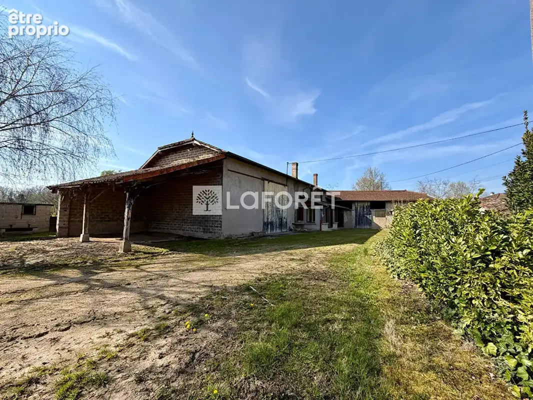 Corps de ferme à vendre Saint Jean Sur Veyle 4 pièce(s) 420 m2 - photo 2