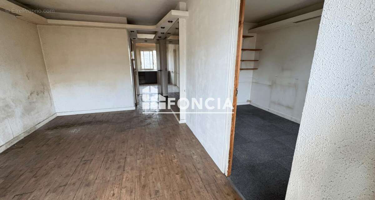 Appartement à FRESNES