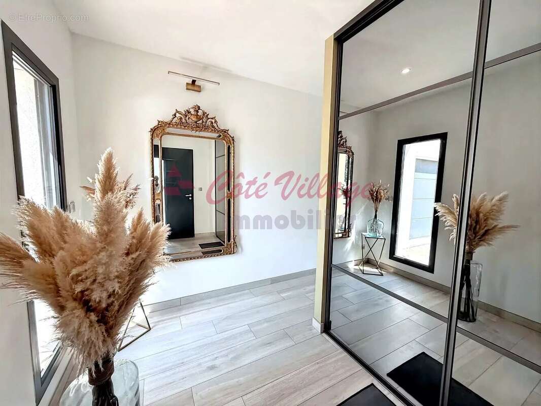 Superbe maison de plain-pied avec vue dégagée , piscine et garage - photo 5