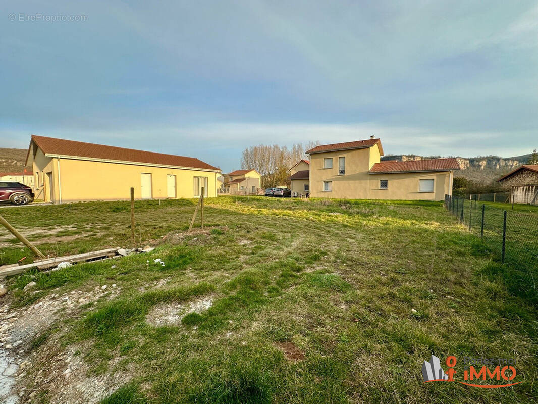 Terrain à HIERES-SUR-AMBY