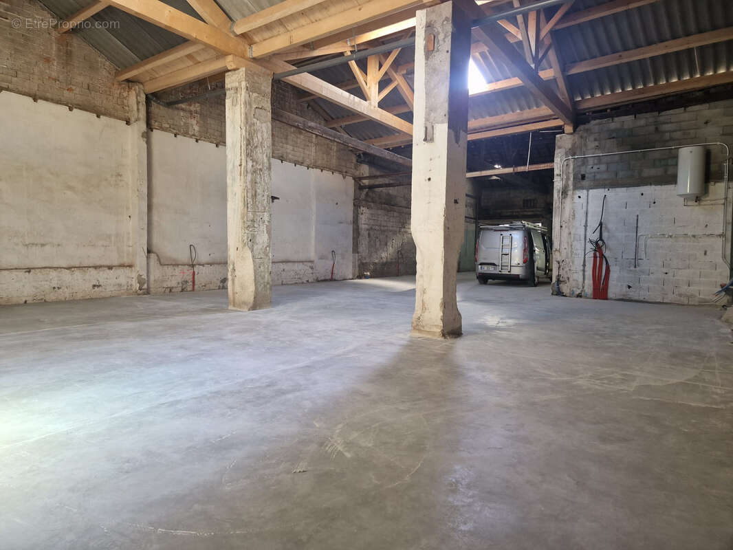 Vend garage / Local de 355m2 à Béziers - photo 4