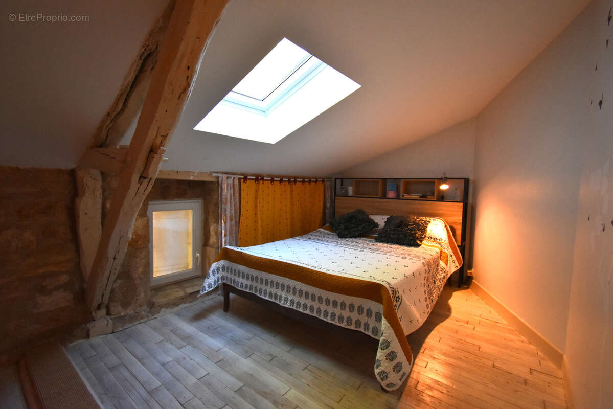 Maison à PUY-L&#039;EVEQUE