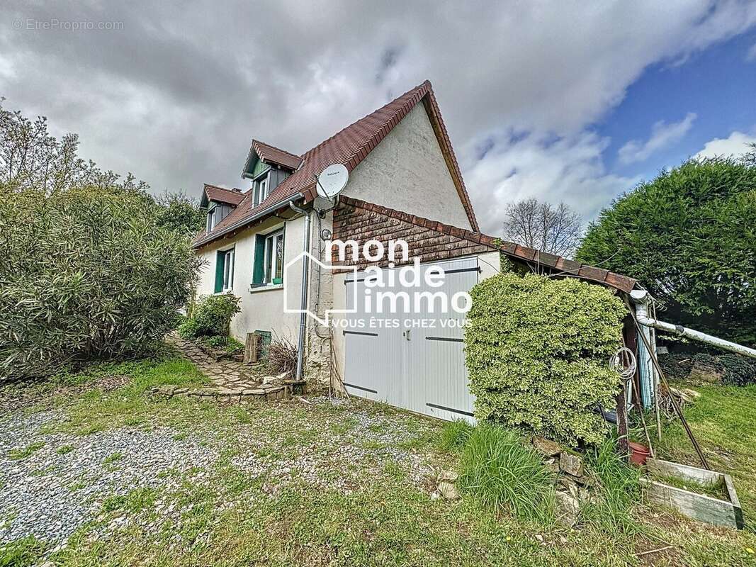 Maison à SAINT-PRIEST-LES-FOUGERES