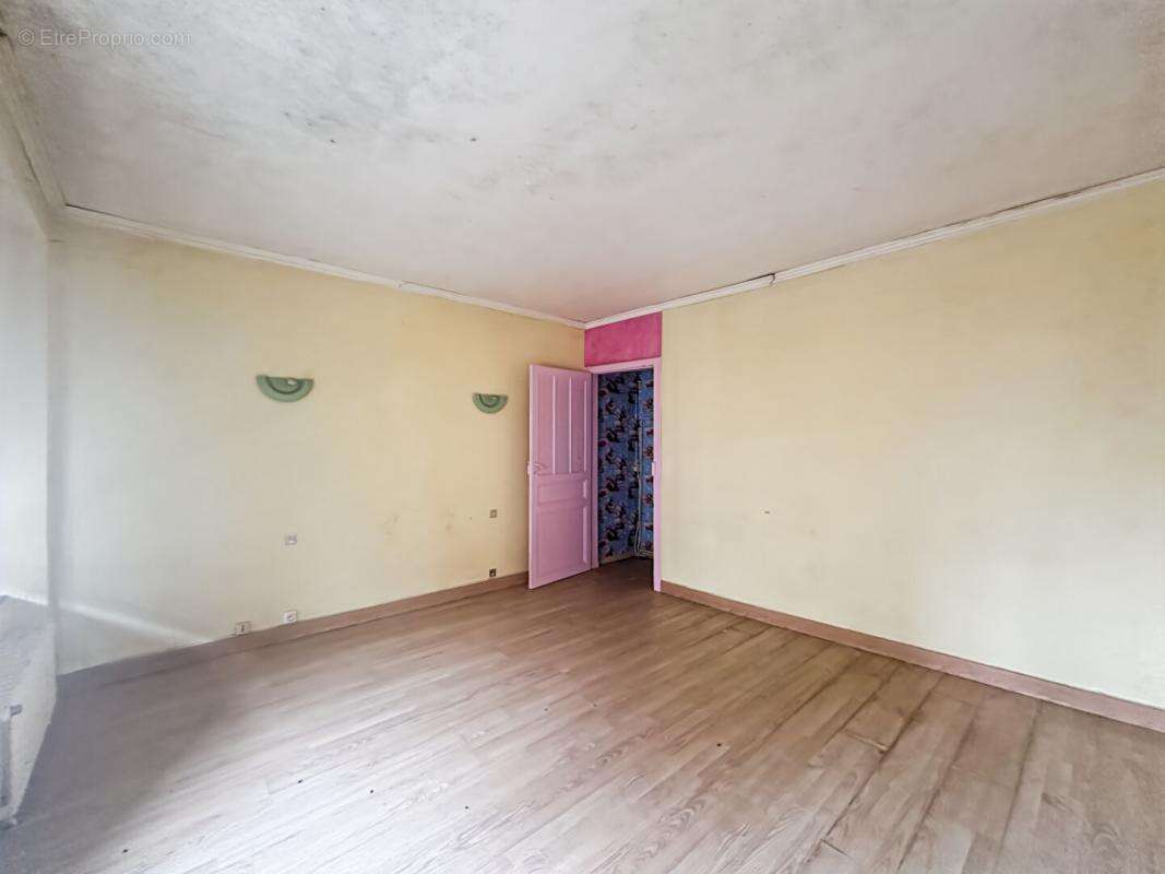 Maison à MAUBERT-FONTAINE