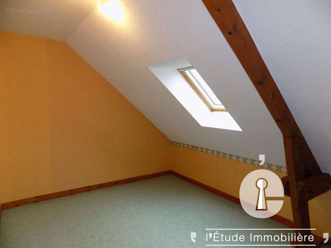 Maison à MESLAY-DU-MAINE