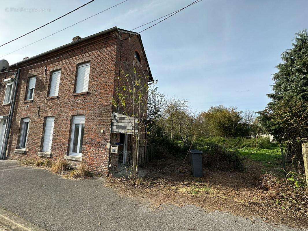 Maison à ETREAUPONT