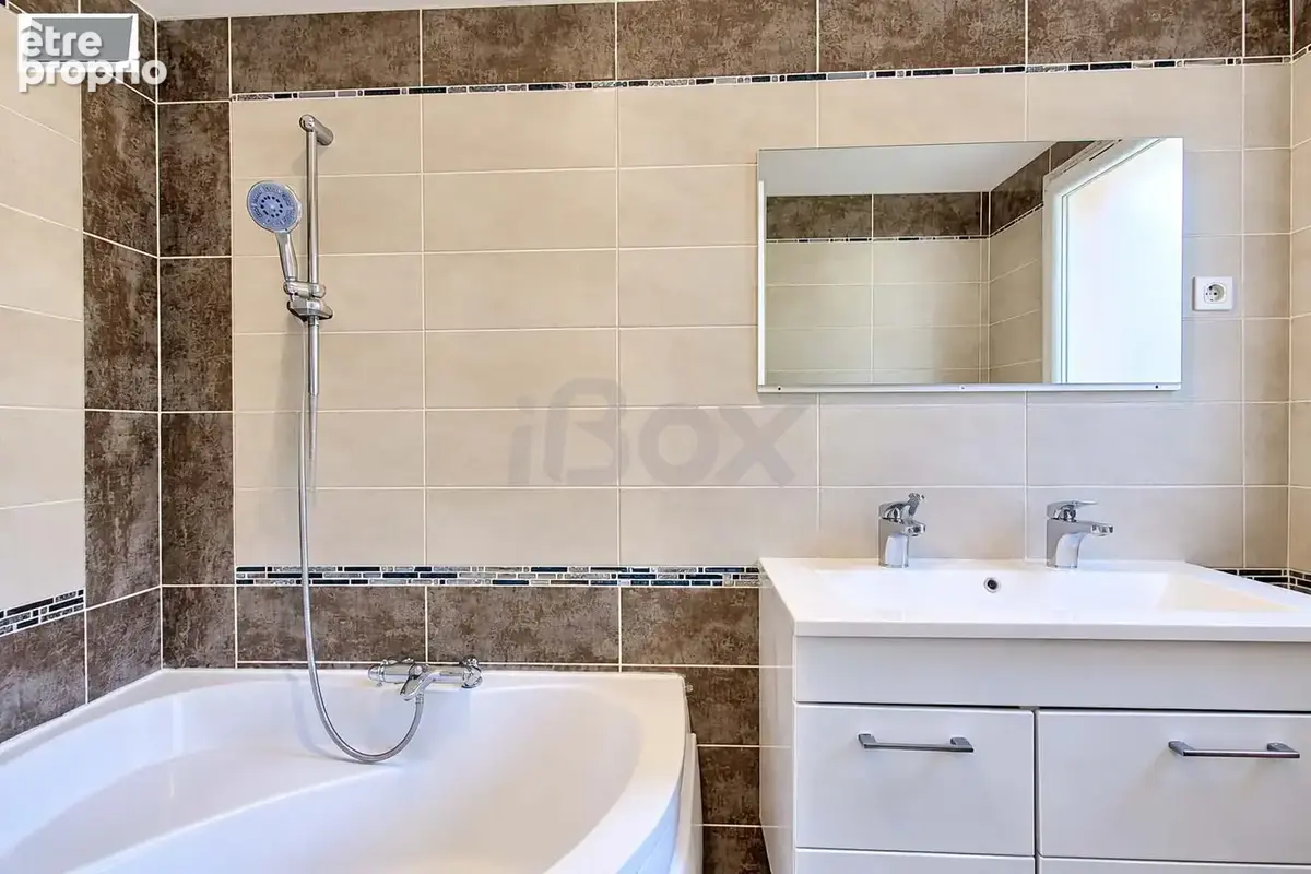 La garde   maison de 150 m2 avec vue mer dégagée et potentiel locatif - photo 9