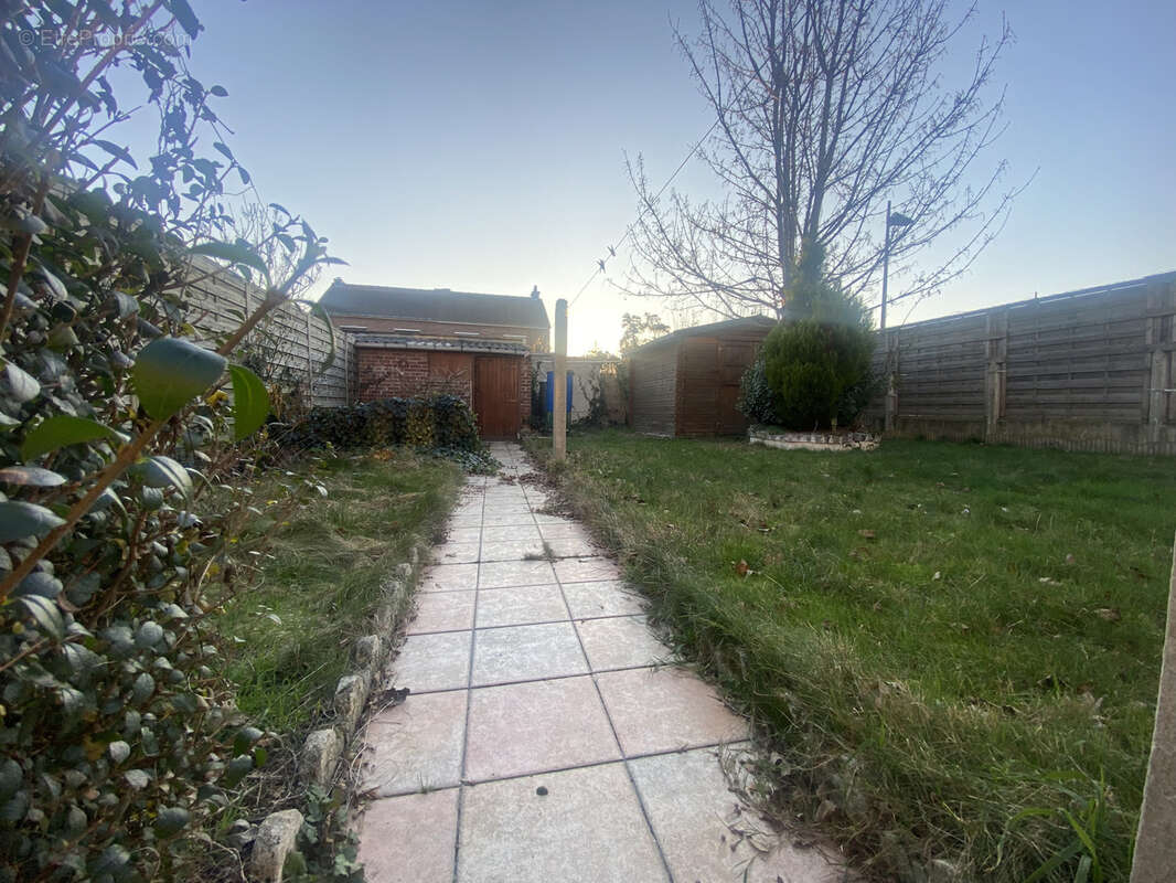 Maison à COURRIERES