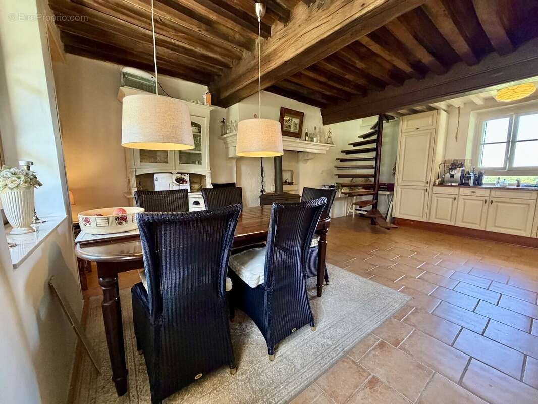 Maison indépendante à vendre avec une vue magnifique près du Lac des Settons - photo 2
