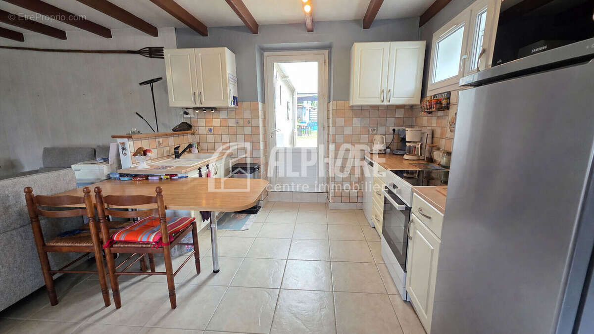 Un parc de 2200 m², une maison à rafraîchir, un vrai potentiel - photo 3