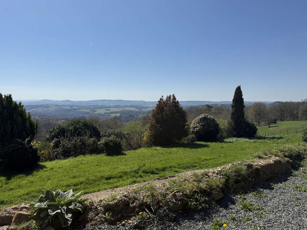 Propriete avec dependances et 11 ha de terrain - photo 9