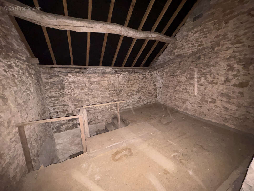 Maison à MONTCEAU-ET-ECHARNANT