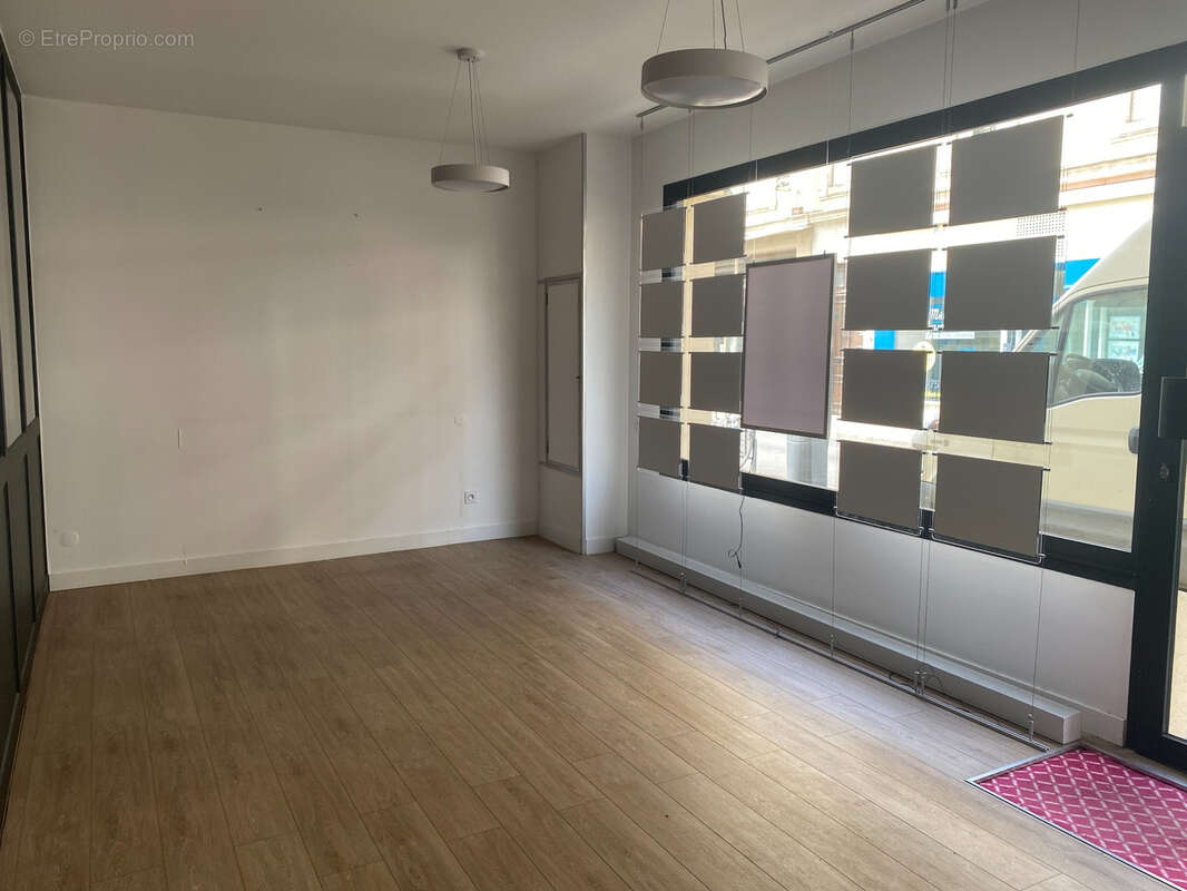 Local avec 2 parkings, et 2 caves, Rue des Alpes, 26000 VALENCE - photo 4