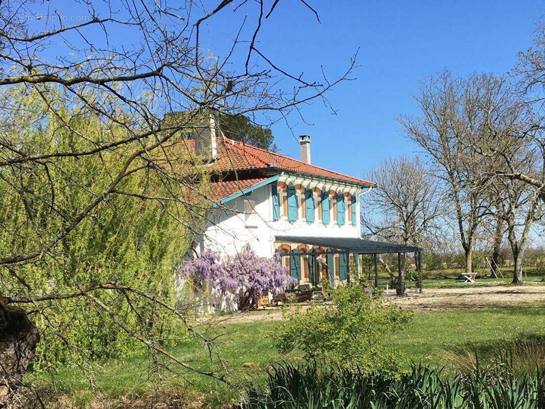 Demeure du 18ème de 289 m² avec piscine et dépendances sur terrain de 3 hectares - photo 18