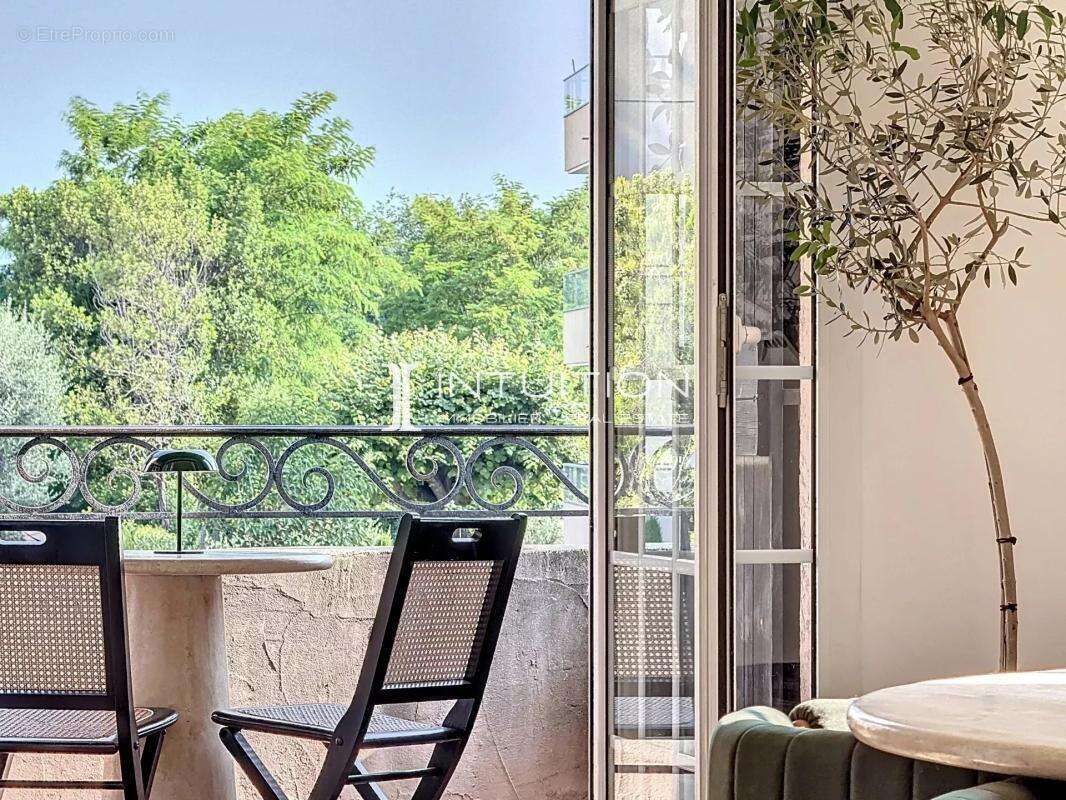 Saint Laurent du Var : 3 pièces entièrement rénové au dernier étage avec garage - photo 17