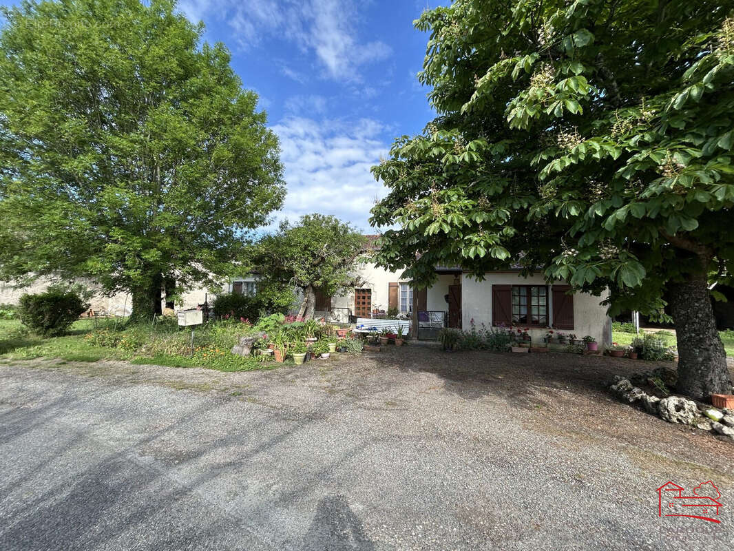 Maison à LAROQUE-TIMBAUT