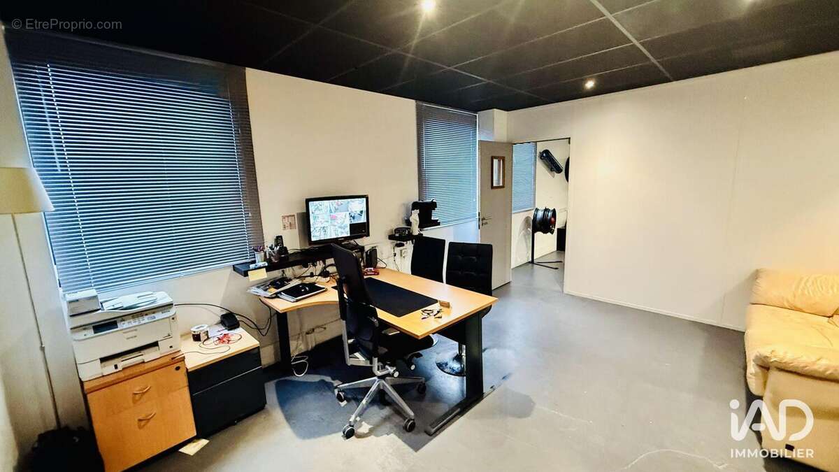 Photo 3 - Commerce à VAUX-LE-PENIL