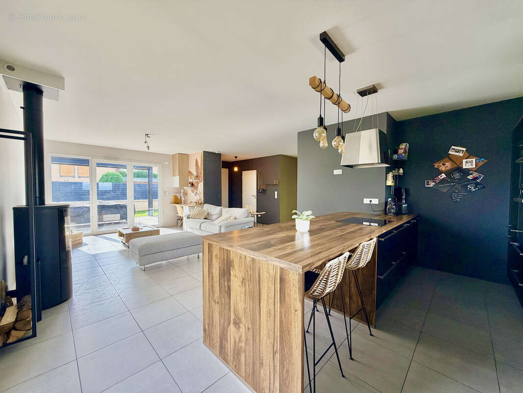Maison à LA TOUR-DE-SALVAGNY