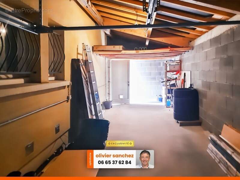COURNON (63) - 7 pièces - DPE D - 162m² -  Vue dégagée sur la chaîne des Puys - photo 10