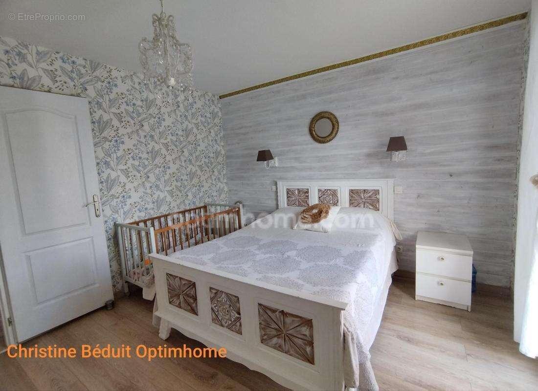 Charente, proche La Rochefoucauld, maison de plain-pied 139 m², garage, carport, terrain 2957m² - photo 8
