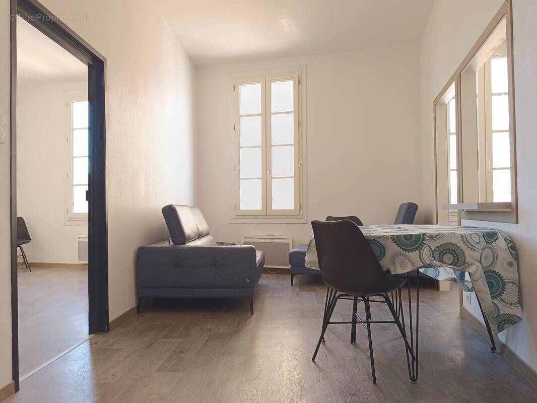 2ème étage - Appartement à NARBONNE
