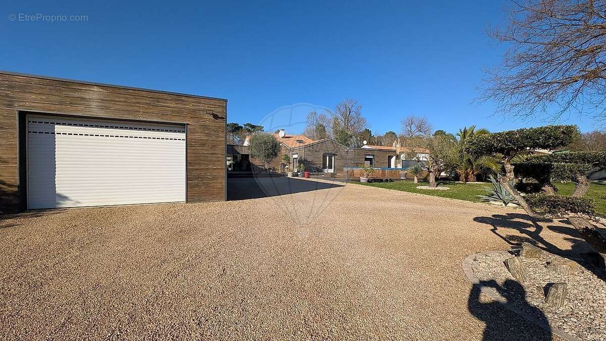 Maison à LES MATHES