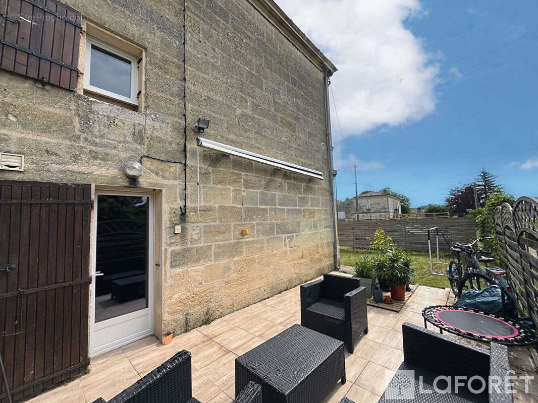 Maison en pierre Ambares Et Lagrave - 85 m2 - 3 chambres - photo 8