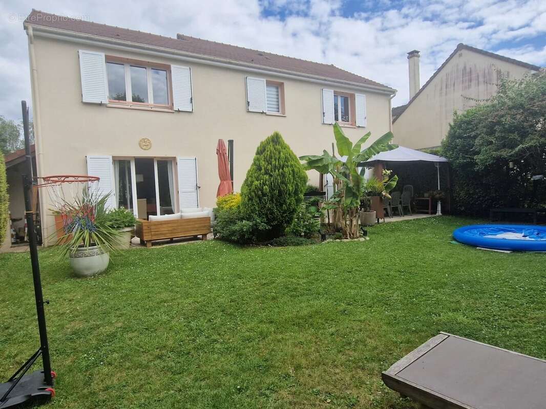 Maison à VOISINS-LE-BRETONNEUX