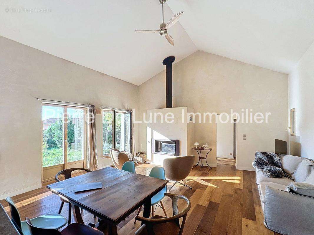 Maison à NEUVILLE-SUR-SAONE