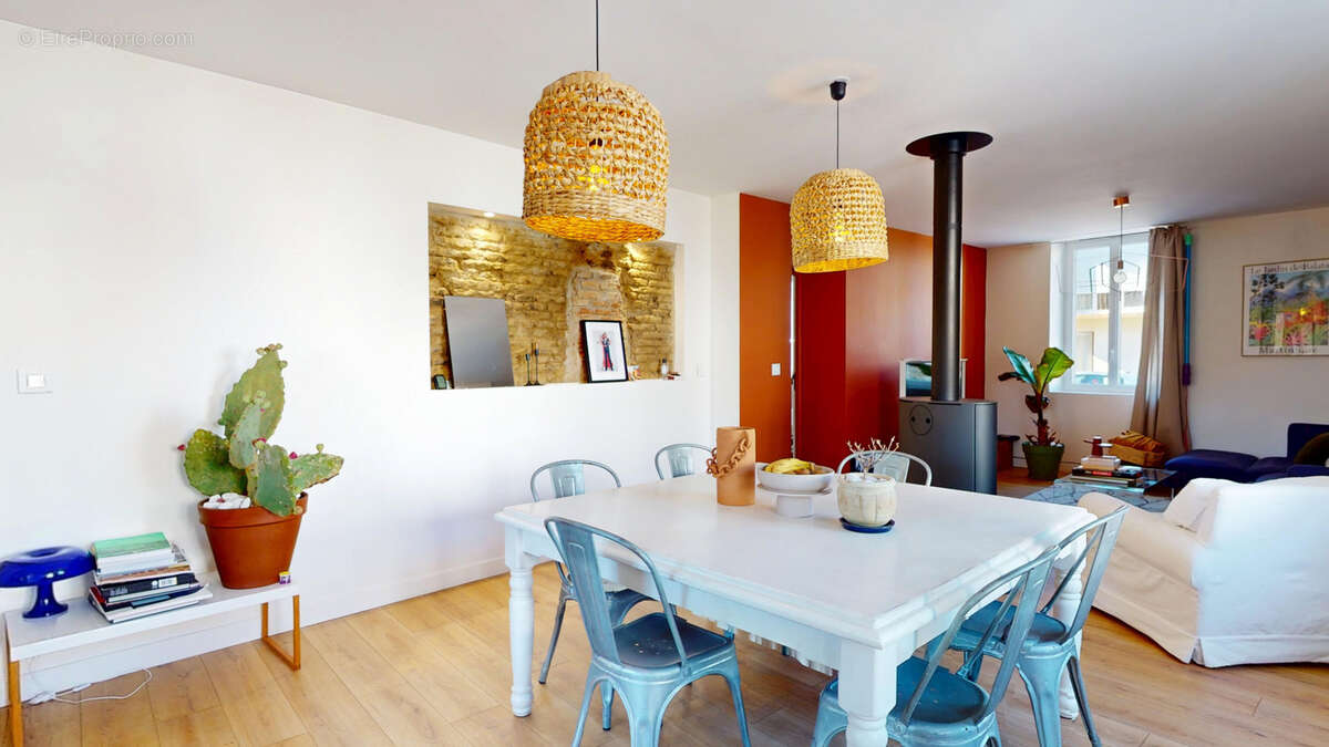 A deux pas du centre, très jolie rénovation, de cette maison de village de type 5 - photo 4