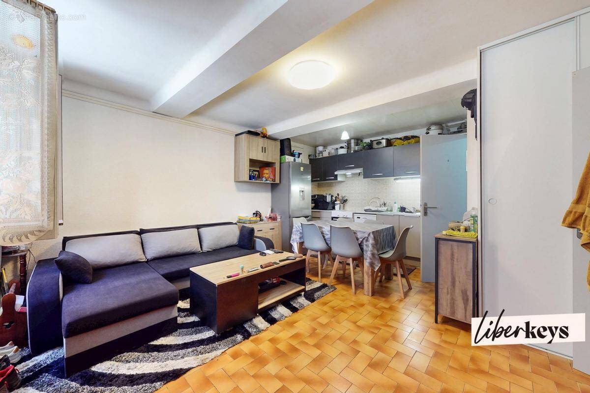 Maison à SAINT-LAURENT-DE-LA-SALANQUE