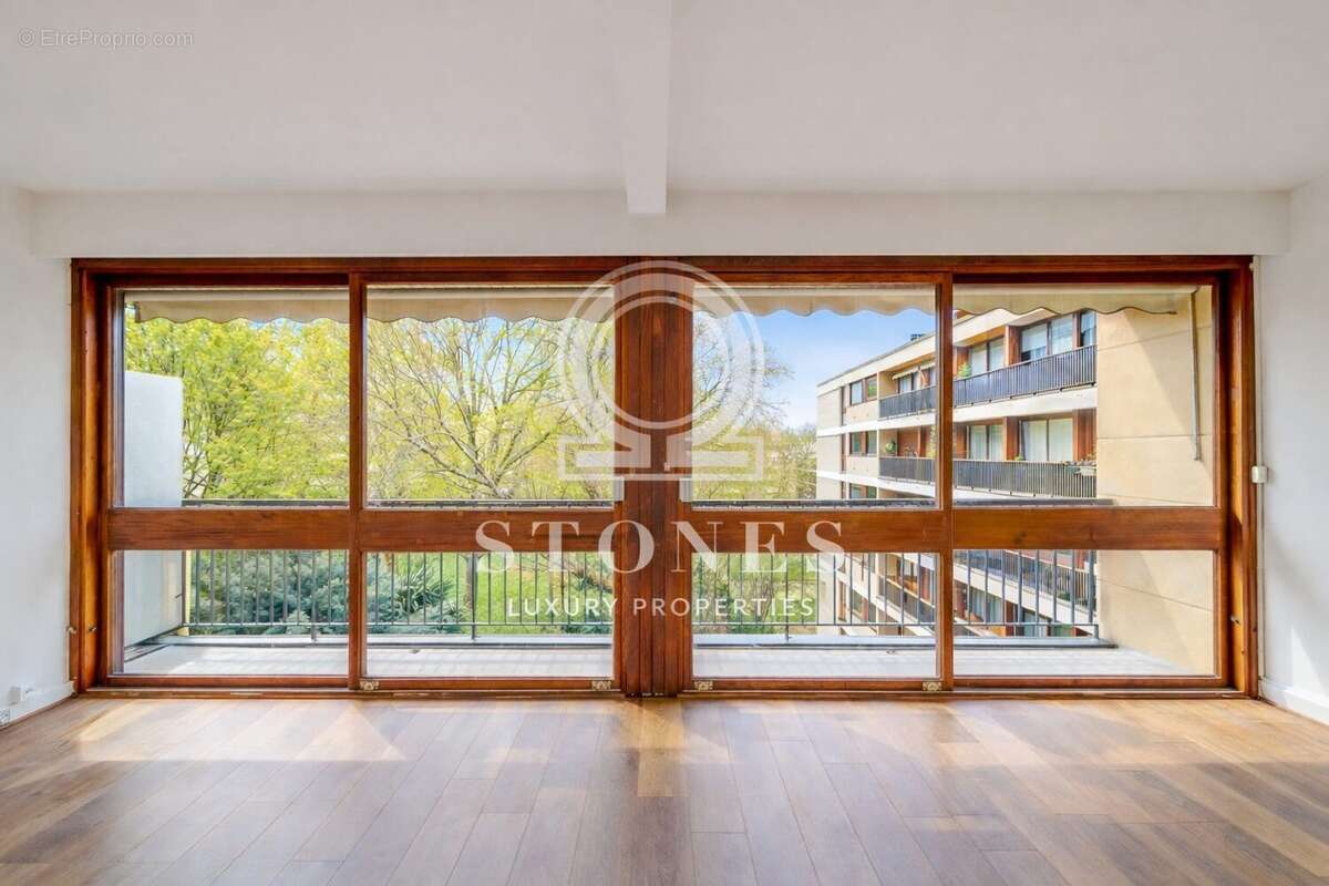 Séjour spacieux 25 m² - Appartement à LA CELLE-SAINT-CLOUD