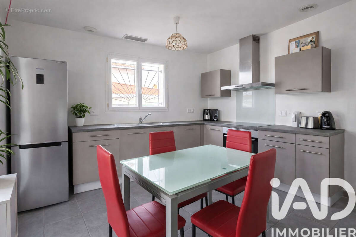 Maison 92 m² à Trouillas  - photo 7