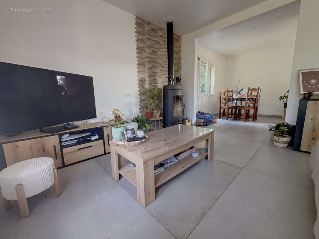 À VENDRE   Maison rénovée avec terrain de 3 327 m2 - photo 5