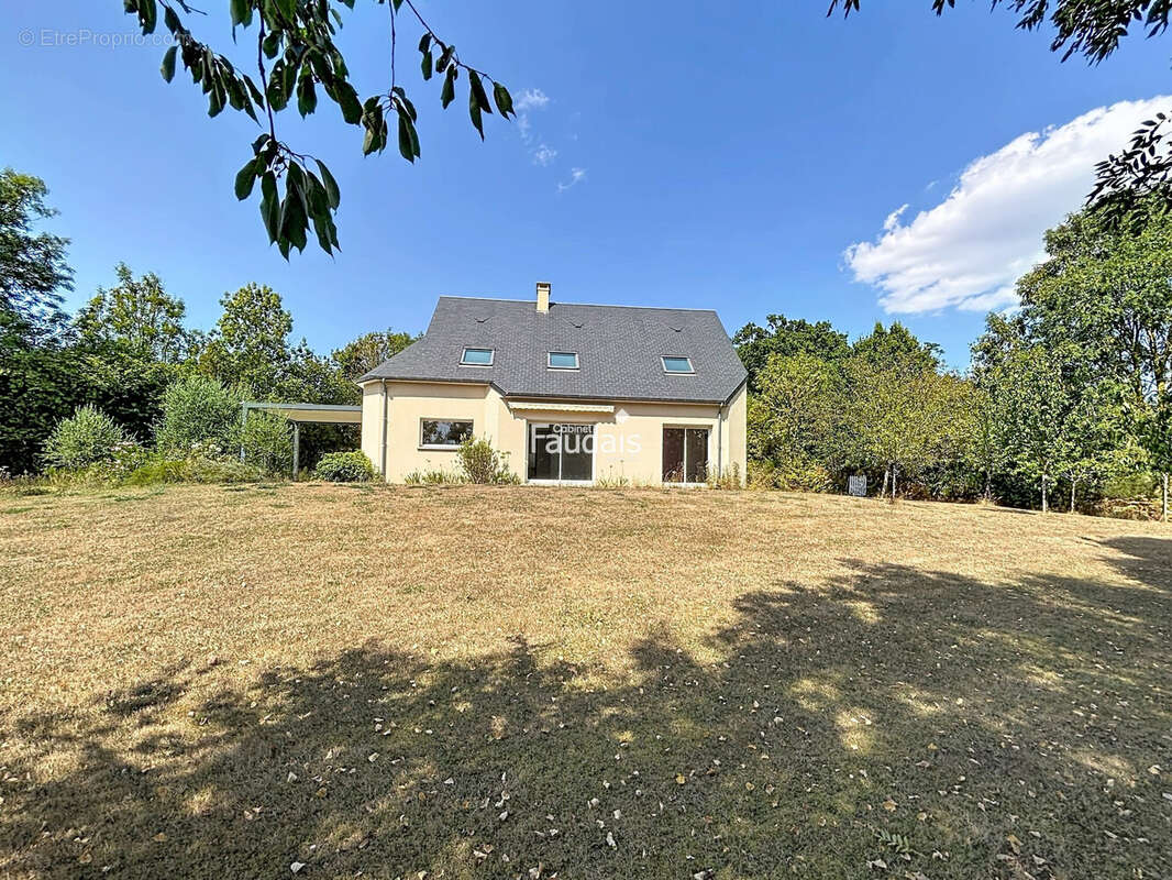 Maison 160 m² à La Barre-De-Semilly  - photo 3