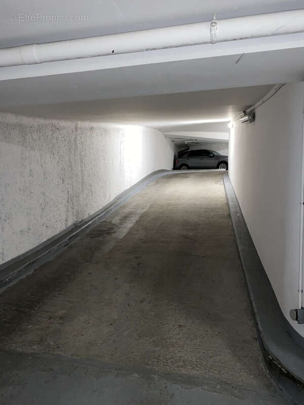 Parking à PARIS-6E