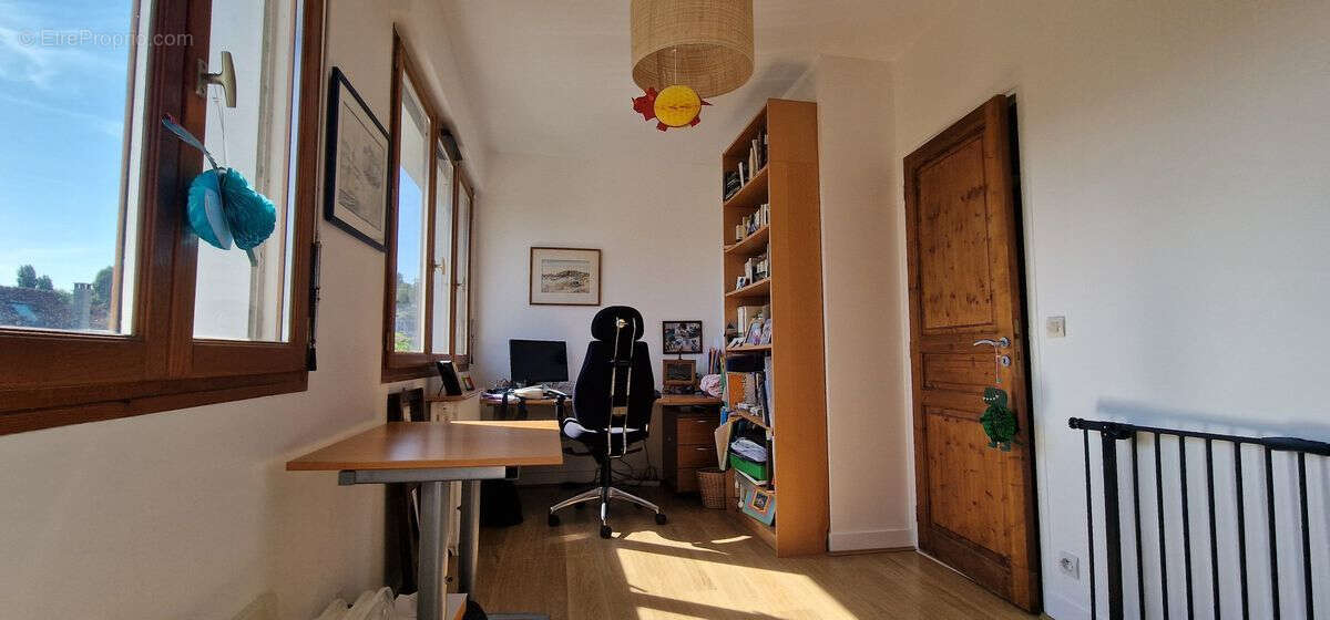 Maison à VILLE-D&#039;AVRAY