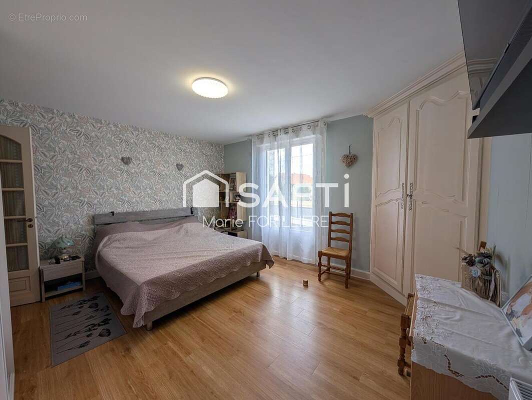Maison 130 m² à Coutras  - photo 9